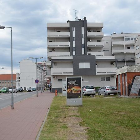 Apartment Viktor,Parking Osijek Quarto foto